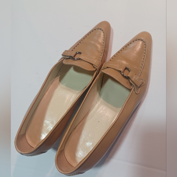 Tod's Classic Tan Leather Loafers - Picture 11 of 11